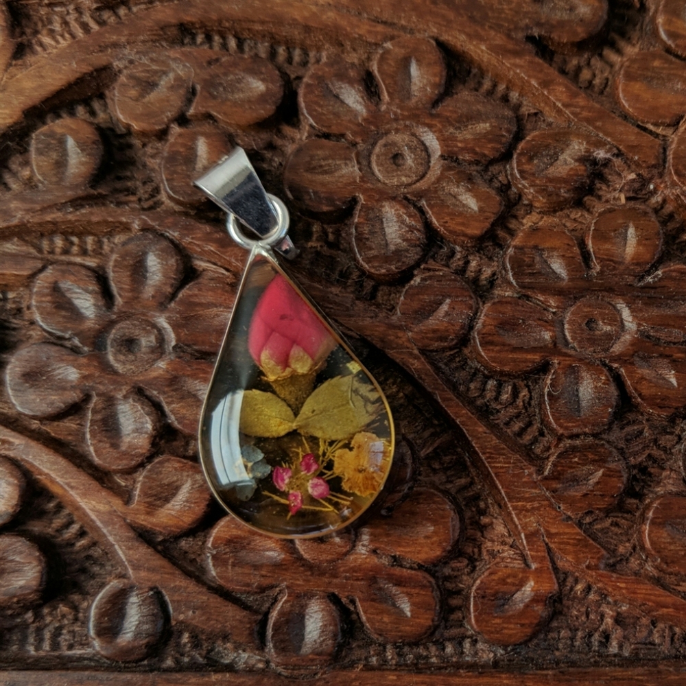 5 for $25! Sterling silver pendant with flowers